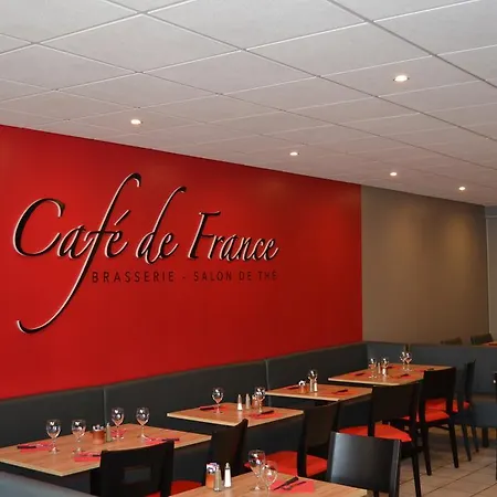 法国咖啡厅旅馆 *