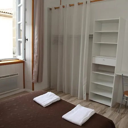 招待所 法国咖啡厅旅馆 *