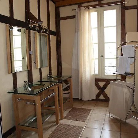 Cafe De France Guest house *